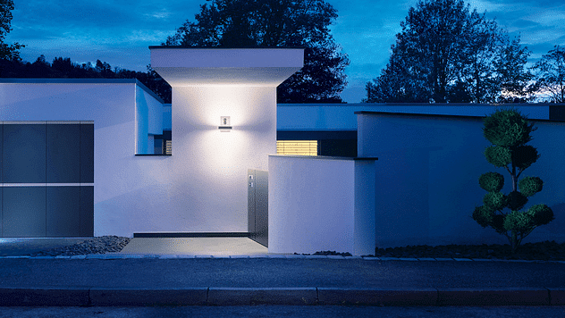 Steinel L 820 S Up/Down Outdoor Wall Light – Motion Sensor with Illuminated House Number